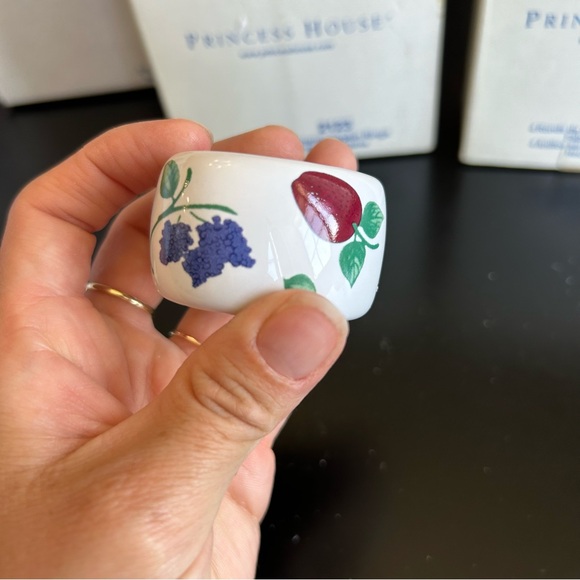 New princess house Vintage Ceramic Napkin Ring Set of 4 , Fruit Print - Picture 3 of 5